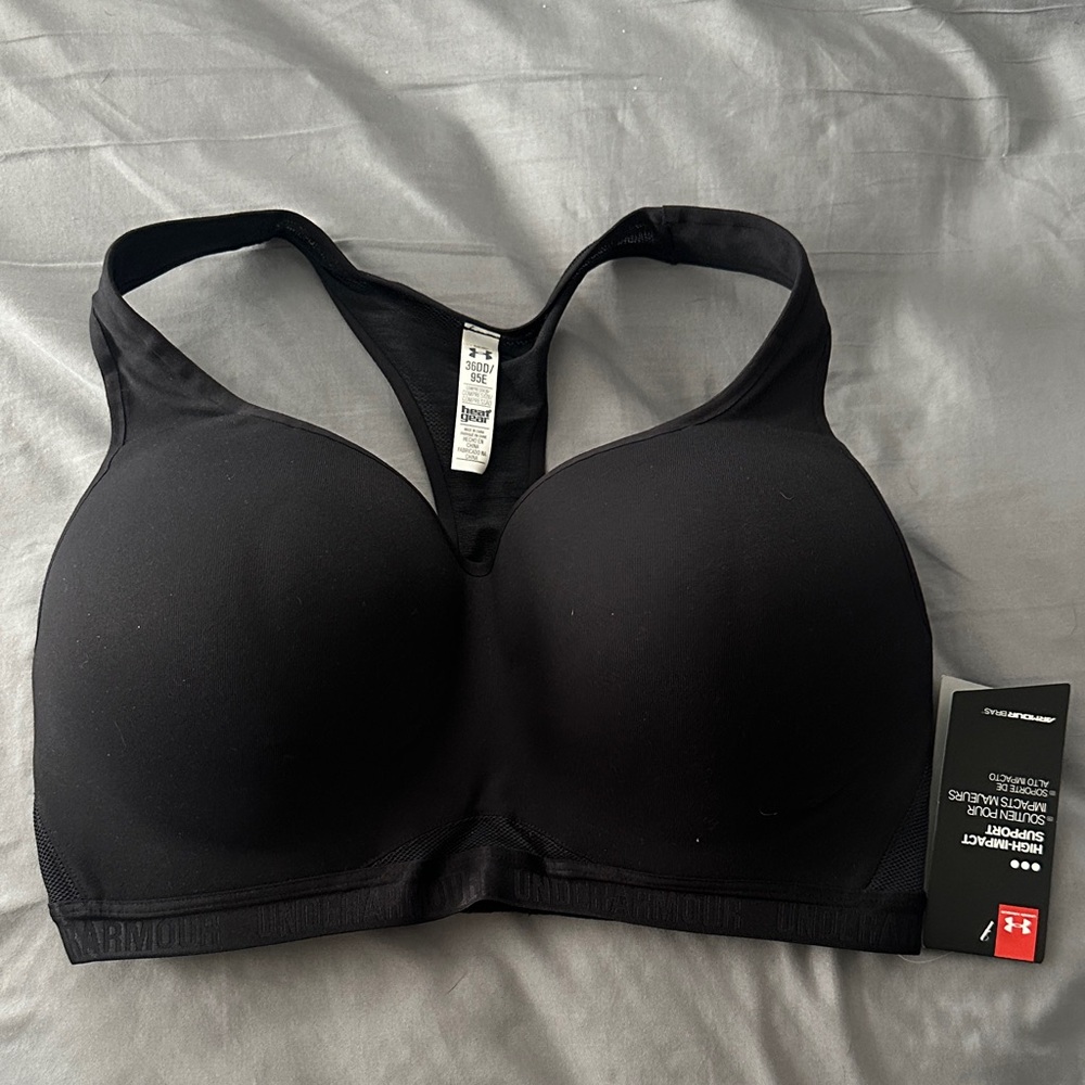 Under Armour Women's Sleek Black Sports Bra